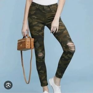 Judy Blue Women's Camouflage Mid Rise Ripped Jeans SZ 15/32